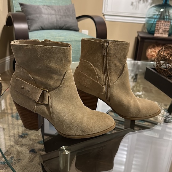Women’s Nine West Booties in Tan‎ size 7.5 - Picture 3 of 9